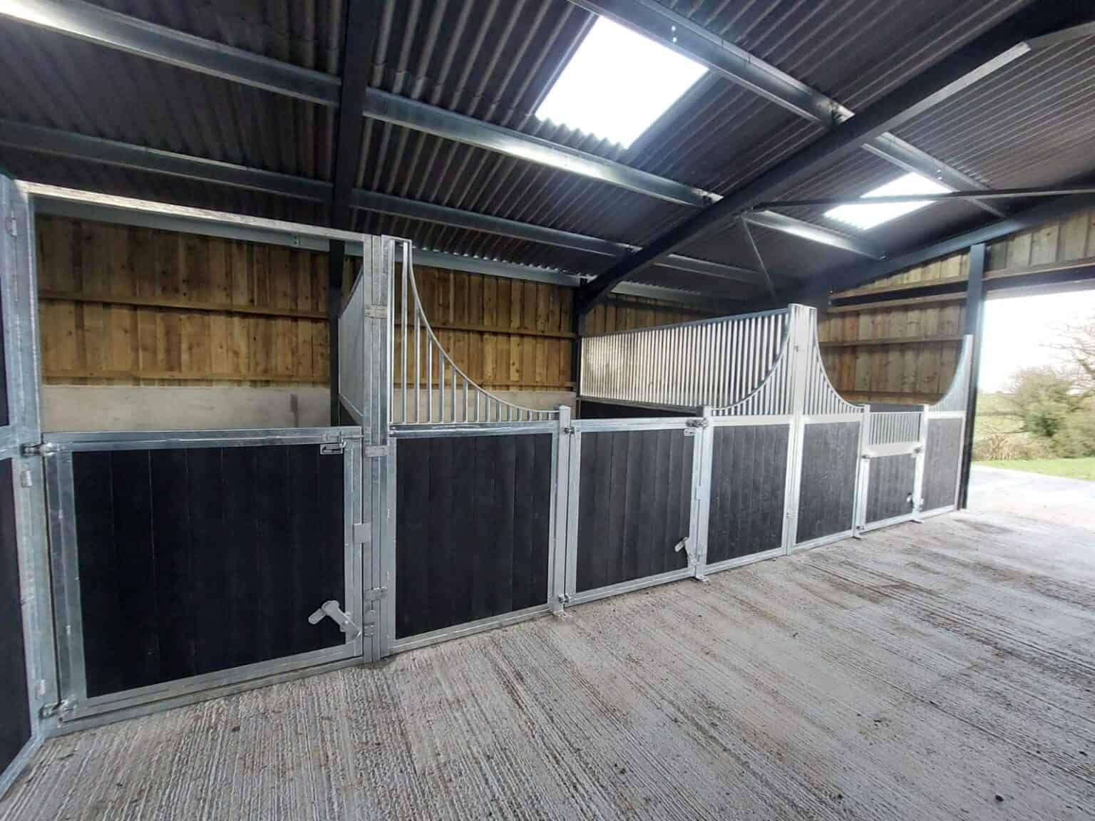 Fitted Hybrid Stables