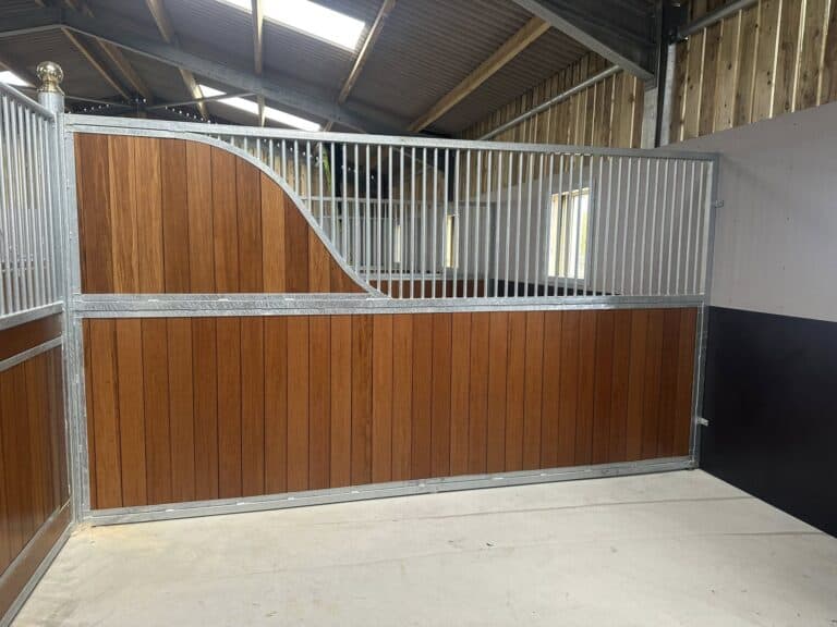 Curved Stable Partitions